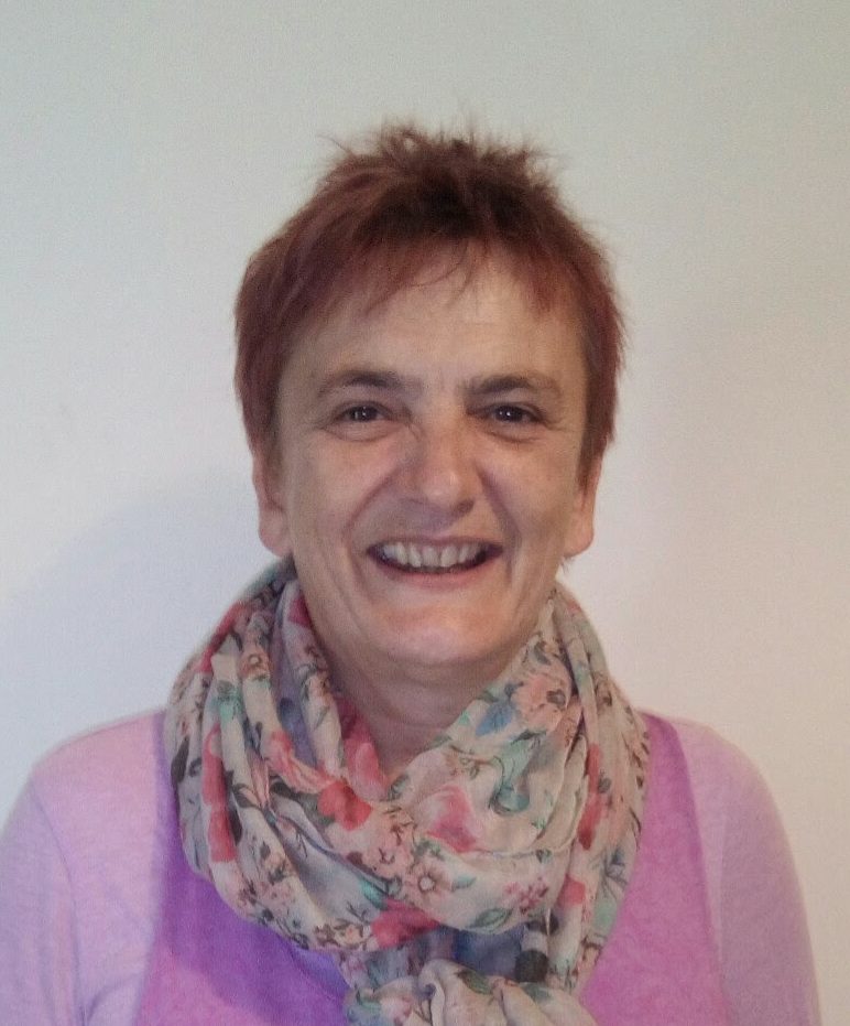 Máire Ni Threasaigh nitga guide